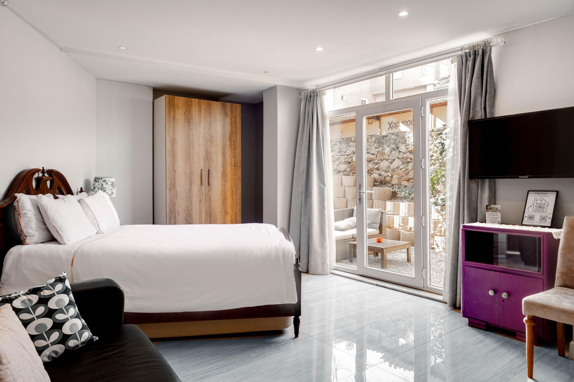 Dobbeltrom – comfort, hageområde | Minibar, skrivebord, skrivebord for bærbar PC og strykejern/-brett