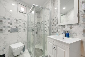 Standard Double Room, Non Smoking | Bathroom