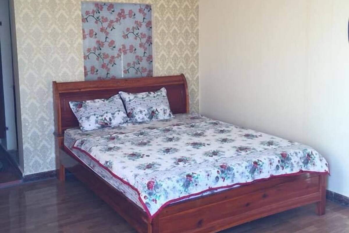 Habitación doble familiar, vista al mar | Muebles diferentes, escritorio, wifi gratis y ropa de cama