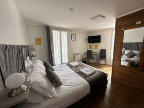 Habitación doble | Escritorio, espacio para trabajar con laptop y wifi gratis 