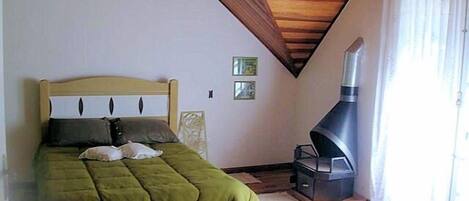 4 slaapkamers, een strijkplank/strijkijzer, wifi, beddengoed