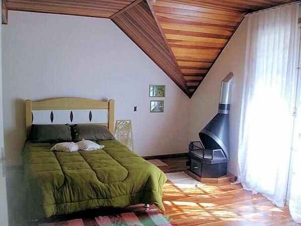 4 chambres, fer et planche à repasser, Wi-Fi, literie fournie