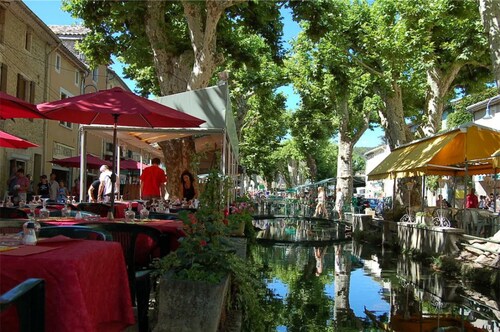 Rare! Mas en pierre 4 ch /2 sdb, jardin, piscine chauffée, au cœur de Goudargues