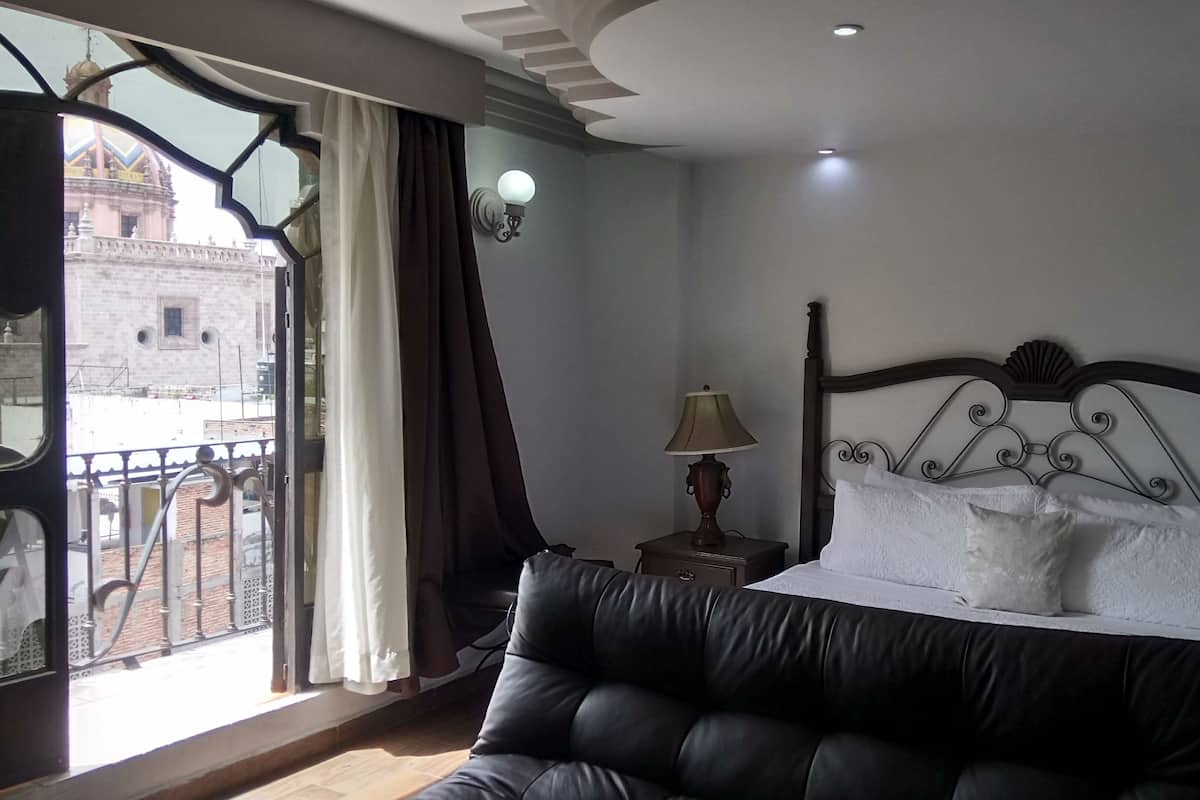 Standardzimmer, 1 King-Bett, Nichtraucher | Minibar, Zimmersafe, kostenloses WLAN, Bettwäsche