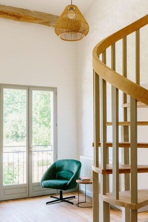Deluxe Apartment, Ensuite, Mountain View | Lounge