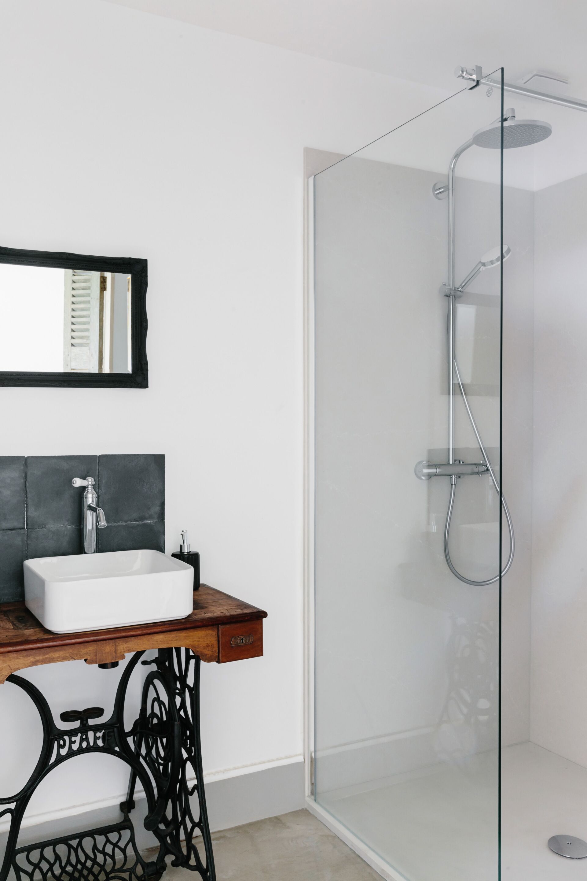 Apartamento Deluxe, baño privado, vistas a la montaña | Baño | Ducha, cabezal de ducha tipo lluvia y toallas