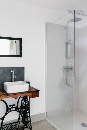 Deluxe Apartment, Ensuite, Mountain View | Bathroom