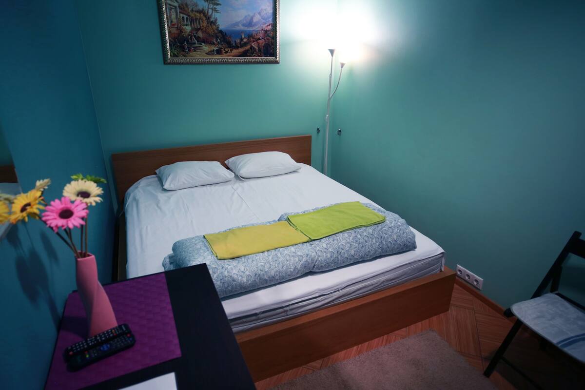 Free WiFi, bed sheets