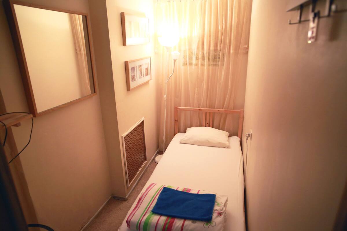 Free WiFi, bed sheets