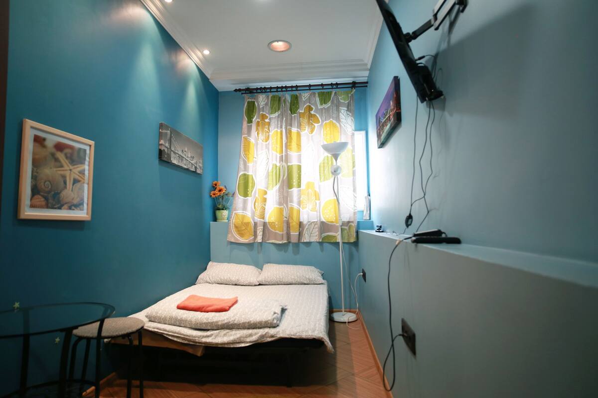 Free WiFi, bed sheets