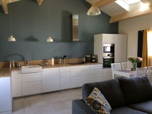 Télévision, livres, vidéothèque