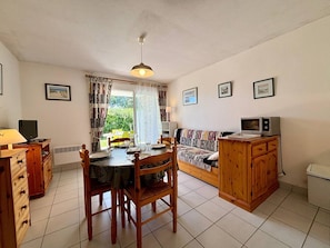 Interior - Carnac: 2-room apartment with terrace, pet allowed, parking, near beach (Carnac)