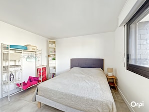 2 bedrooms, free WiFi - 3-Room Apartment with Terrace 30m from Shops and Beach in Ploemeur (Ploemeur)