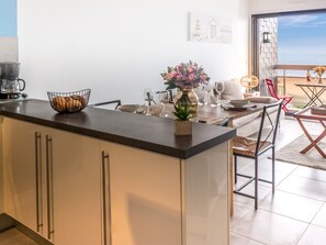 Dining - 3-Room Apartment with Terrace 30m from Shops and Beach in Ploemeur (Ploemeur)