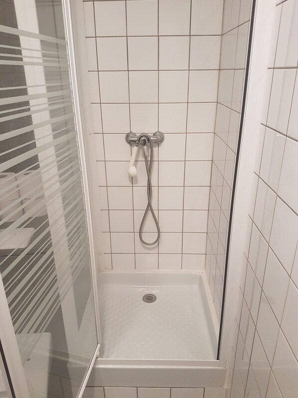 HandtĂŒcher, Seife, Toilettenpapier
