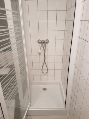 Handtücher, Seife, Toilettenpapier