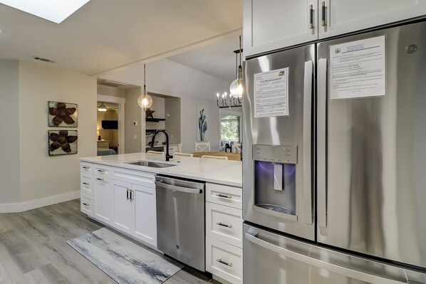 Fridge, microwave, stovetop, dishwasher