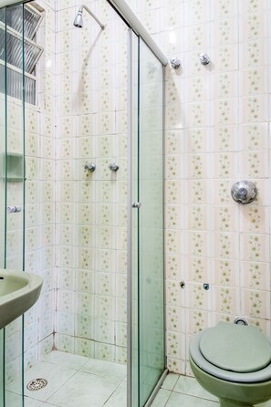 Triple Room, 3 Twin Beds | Bathroom | Shower, towels, soap, shampoo
