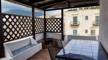Apartment, Sea View | Desk, iron/ironing board, free cribs/infant beds, rollaway beds