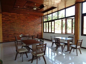 Breakfast and lunch served - Paradis Vert (Krabi)
