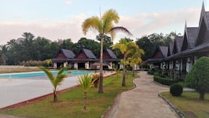 A resort with multiple bungalow-style accommodations, a swimming pool, and a well-maintained lawn area. - Paradis Vert (Krabi)