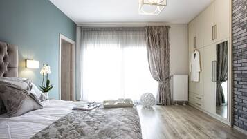 Luxury Apartment, Mountain View | Frette Italian sheets, premium bedding, down comforters
