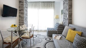 Apartemen Mewah, pemandangan gunung | Area keluarga | TV layar datar