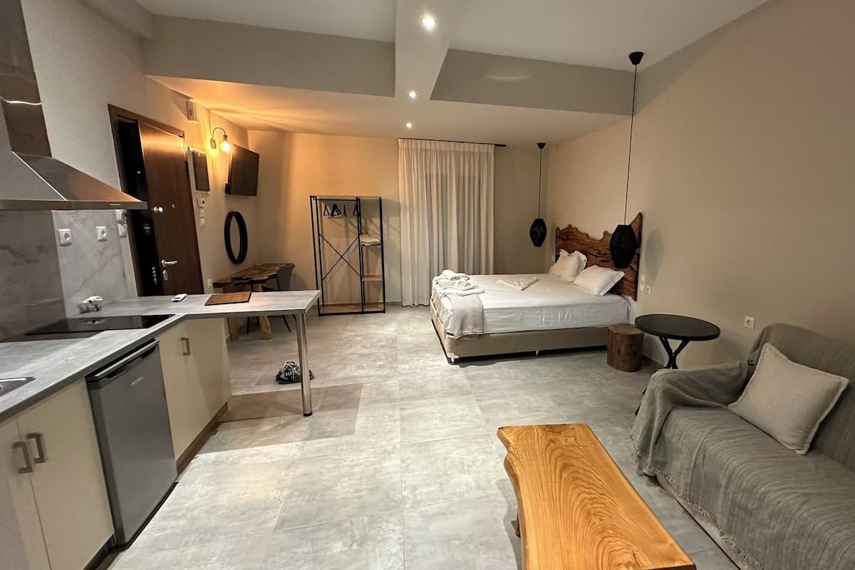 Deluxe Studio Suite | Frette Italian sheets, premium bedding, down comforters