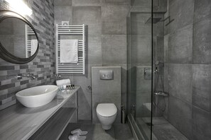 Luxury Apartment, Mountain View | Bathroom | Deep soaking tub, rainfall showerhead, free toiletries, hair dryer - VolosView (Volos)