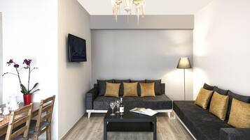 Appartement Luxe, vue montagne | Coin séjour | Télévisions à écran plasma