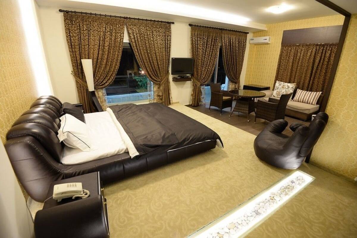 Deluxe-Suite, Whirlpool | Minibar, Verdunkelungsvorhänge, kostenloses WLAN, Bettwäsche