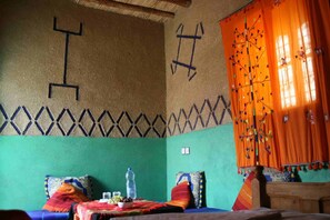Basic Double Room | Living area - Kasbah Casa Khamlia (Taouz)