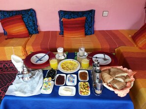 Gratis frukost med lokala rätter varje dag 