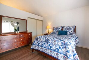 4 bedrooms, premium bedding, iron/ironing board, free WiFi