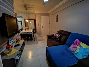 Apartment, Non Smoking | Living room | 32-inch flat-screen TV with satellite channels, LED TV - Residencial Atalanta (Bombinhas)