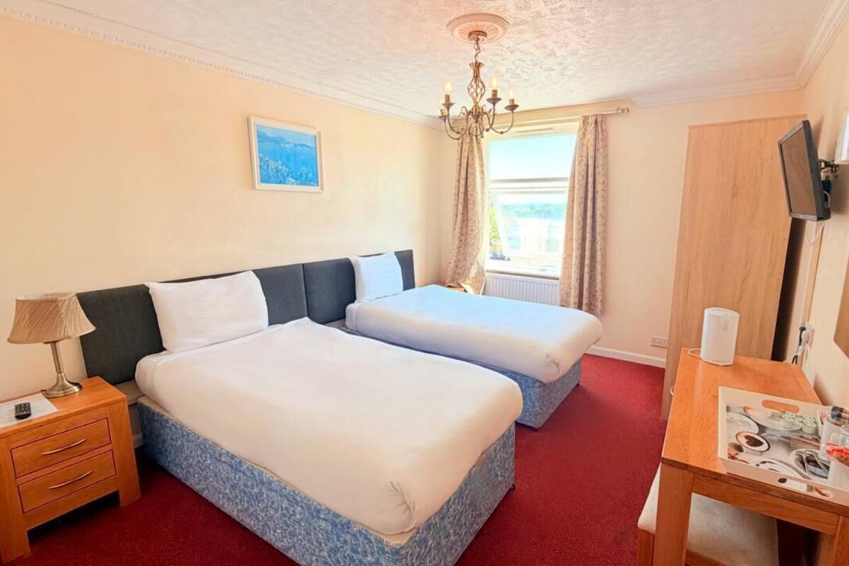 Twin Room | Down comforters, blackout drapes, WiFi (free)