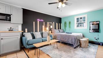 Iron/ironing board, free WiFi, bed sheets