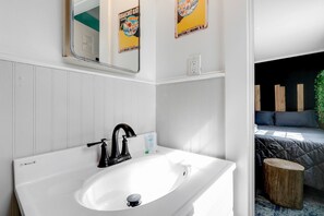 Gratis toiletartikelen, zeep, shampoo, toiletpapier