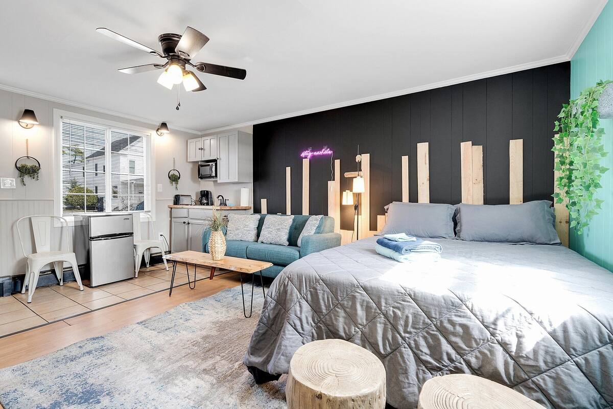Iron/ironing board, WiFi (free), bed sheets