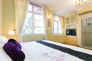 4 habitaciones, tabla de planchar con plancha, wifi y ropa de cama 