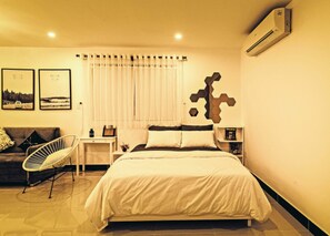 1 bedroom, in-room safe, WiFi, bed sheets