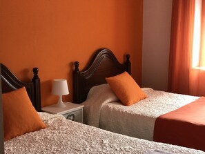 3 quartos, ferros/tábuas de passar roupa, Wi-Fi, roupa de cama