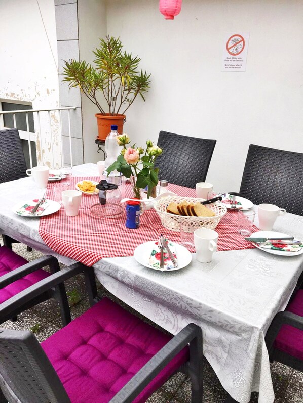 Outdoor dining