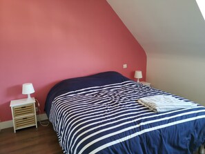 3 bedrooms, iron/ironing board, travel crib, free WiFi