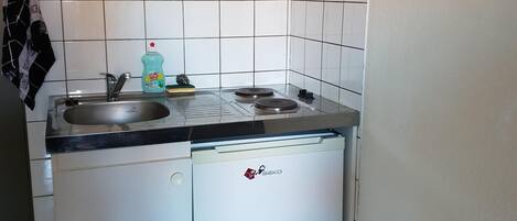 雪櫃、微波爐、爐具、洗碗機