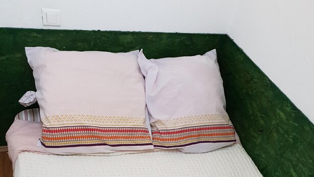A bed with two pillows and a white textured blanket. - Jaude Residence Stay 4 (Clermont-Ferrand)