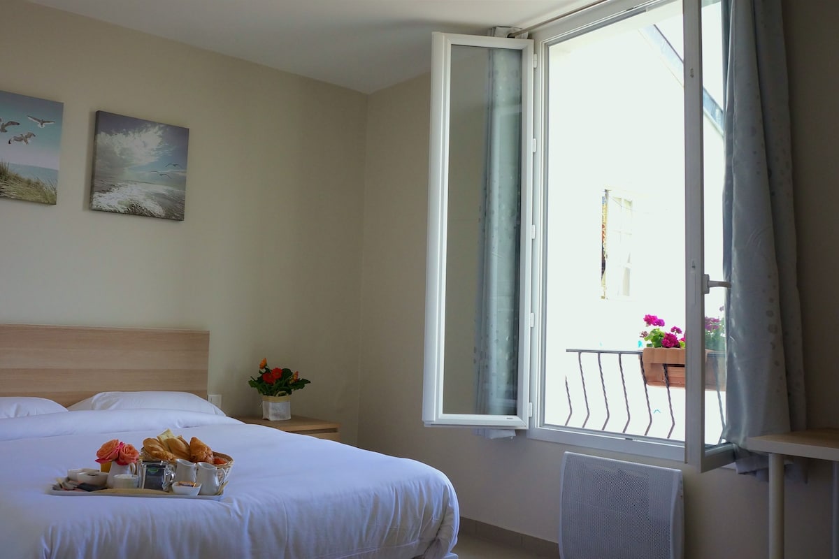 Decoración personalizada, muebles diferentes y escritorio
