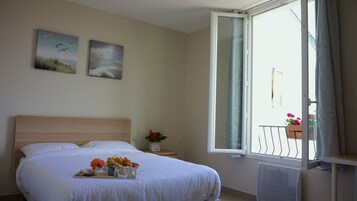 Decoración individual, mobiliario individual, escritorio