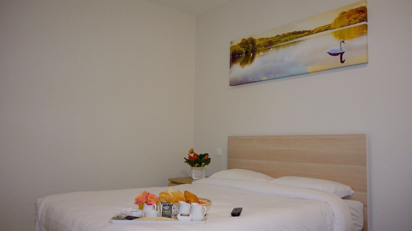 1 bedroom, individually decorated, individually furnished, desk