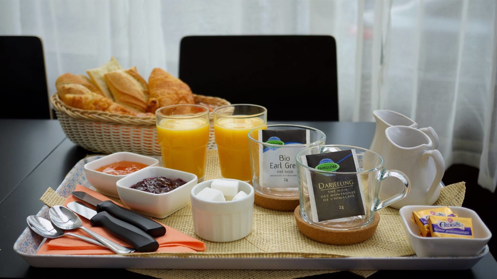 daily continental breakfast (eur 8 per person)